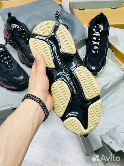 Balenciaga triple S, черные с красным