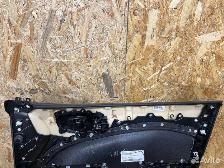 Обшивка двери передней левой Jeep Compass 2 2019