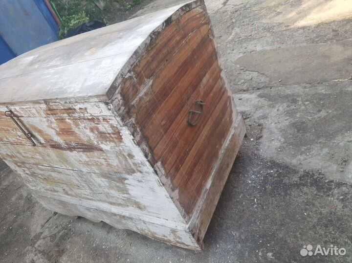 Старинный деревянный сундук