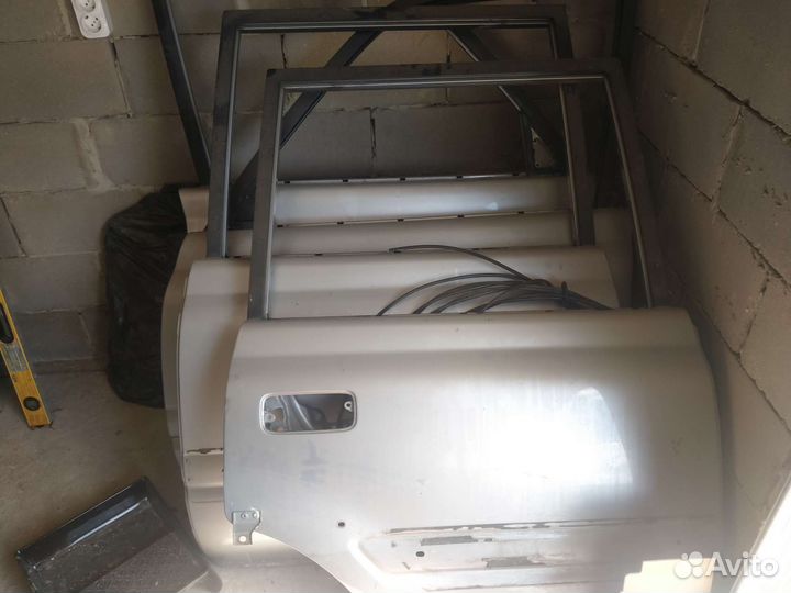 Продам двери от Паджеро вроде