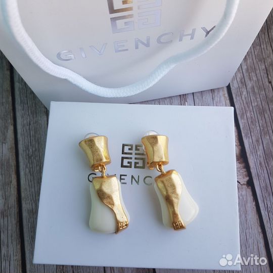 Клипсы в стиле Givenchy