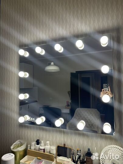 Гримерное зеркало со столом