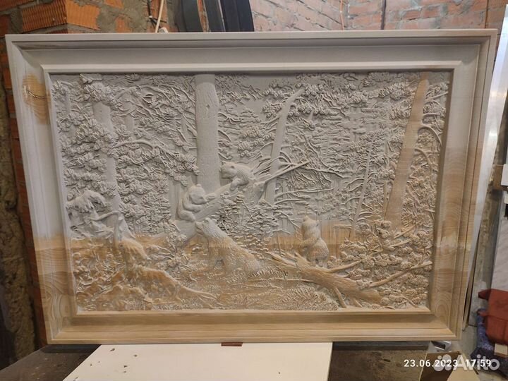 Резное панно из дерева 