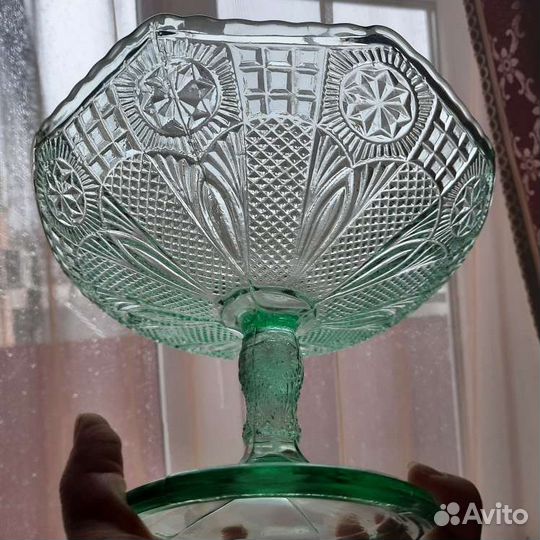 Вазочка фруктовница на ножке цветное стекло