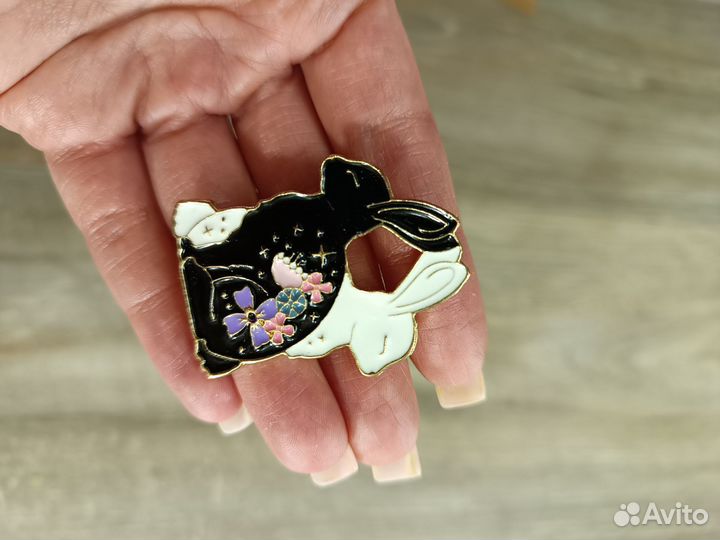 Брошь кролики Инь Янь