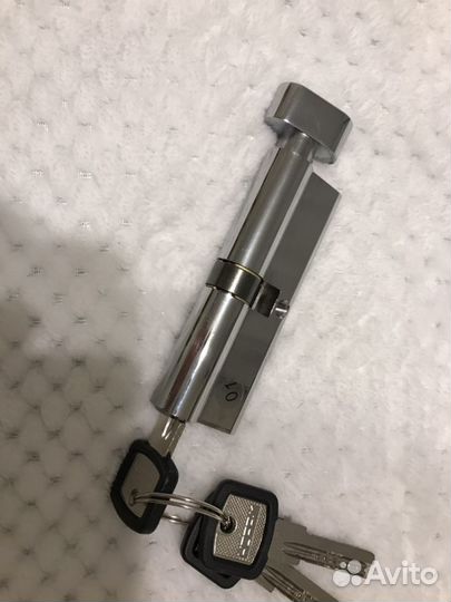 Личинка замка нора-м