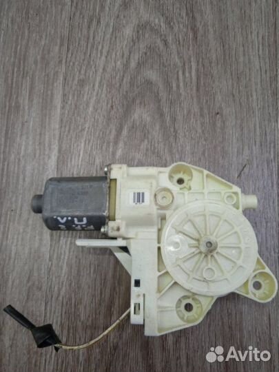 Мотор стеклоподъемника передний левый Ford Focus 2