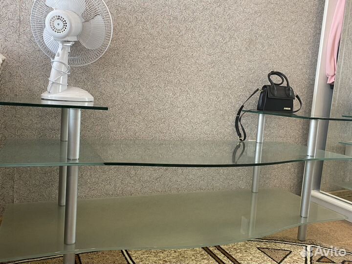 Стеклянная стол (тумба), под телевизор