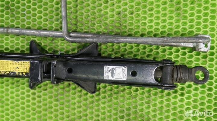 Домкрат Toyota Probox NCP50