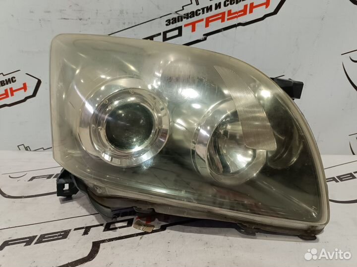 Фара toyota avensis ADT250 ADT251 AZT250 AZT250W A