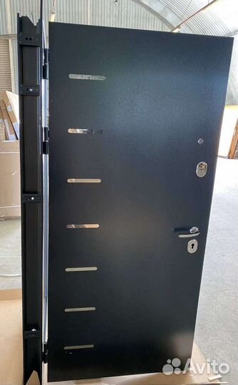 Дверь входная 9см зеркало MAX