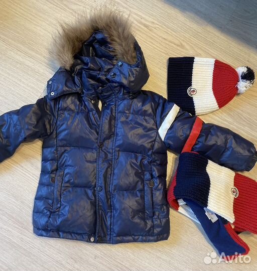 Куртка детская moncler +шапка и шарф 4-5 лет