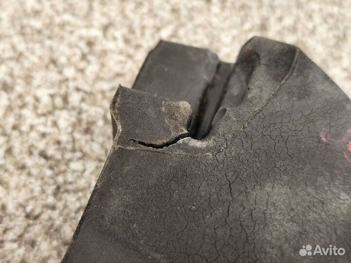 Уголок жабо правый Kia Sportage 3 SL