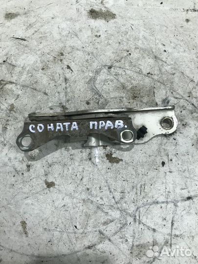 Петля капота правая Hyundai Sonata EF