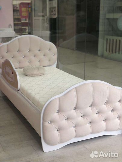 Кровать премиум более 100 цветов