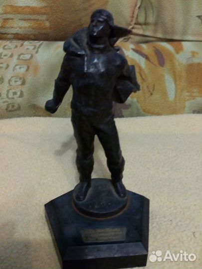 Продам статуэтку