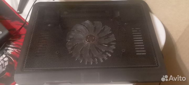 Подставка с охлаждением