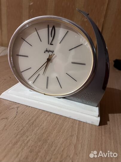 Часы настольные молния СССР