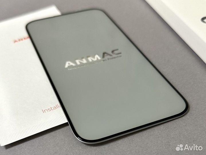 Защитное стекло на iPhone 14 Pro