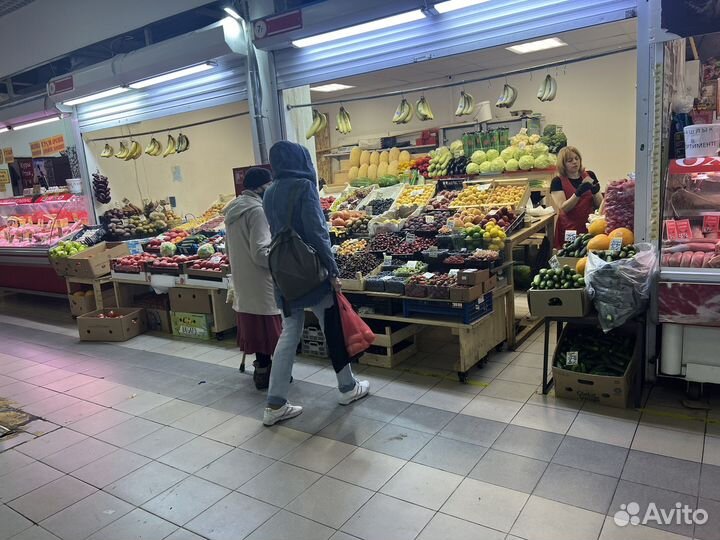 Продавец овощей и фруктов