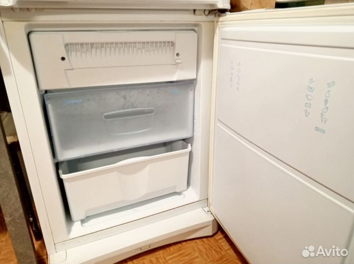 Холодильник Indesit B18FNF 025