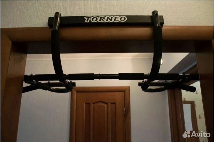 Турник дверной накладной Torneo A-900
