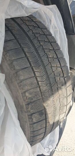 Bridgestone Blizzak VRX 215/50 R17