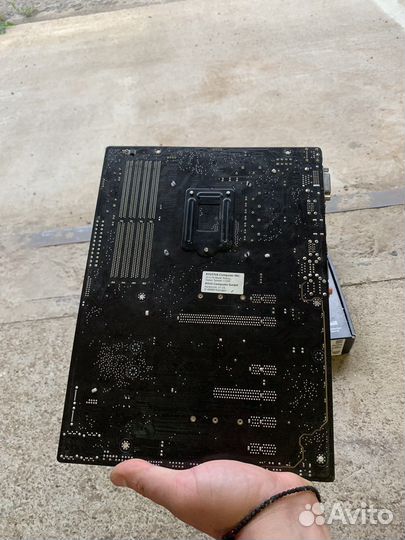 Материнская плата с процессором и памятью