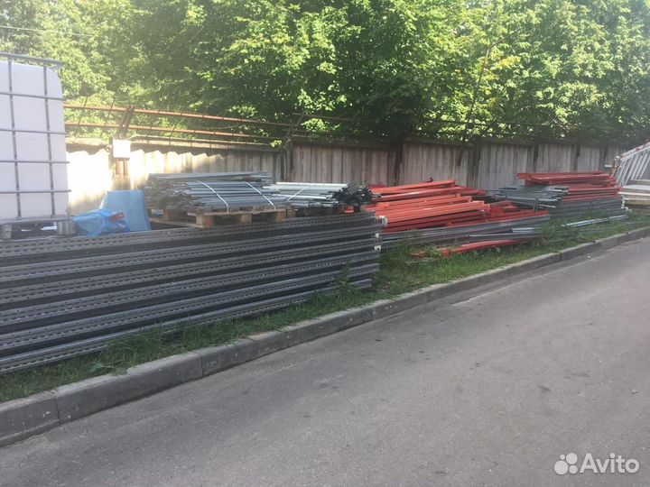 Гравитационные стеллажи на склад