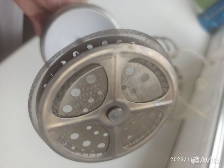 Заварочный чайник и блюдо