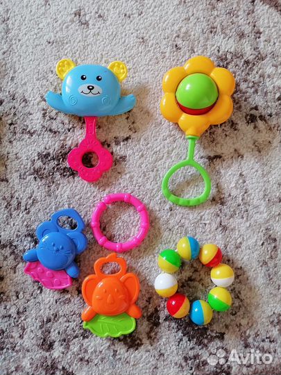 Игрушки для малыша до года