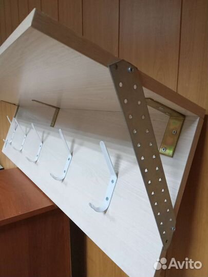 Вешалка для одежды настенная