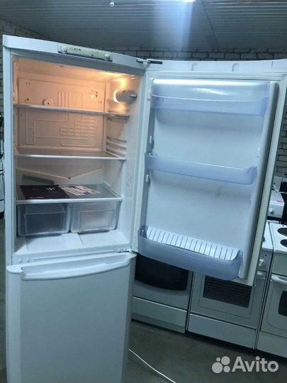 Холодильник Индезит. Двухкамерный