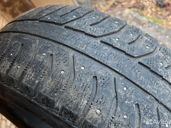 Bridgestone Ice Cruiser 7000 215/55 R17 98T