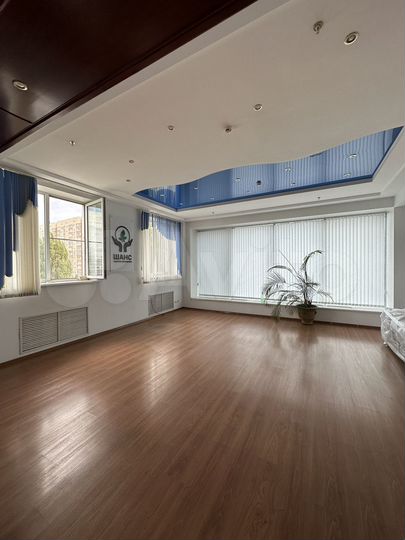 Офис с мебелью 380 м²