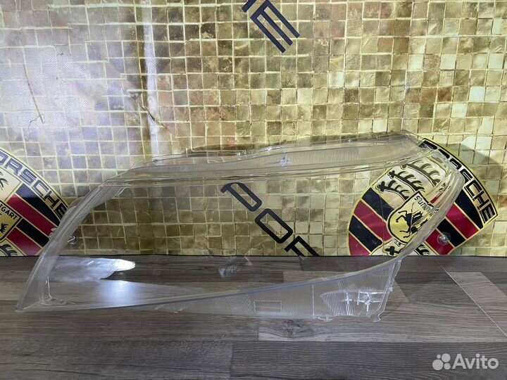 Стекло фары левой на Suzuki Vitara II 14-24