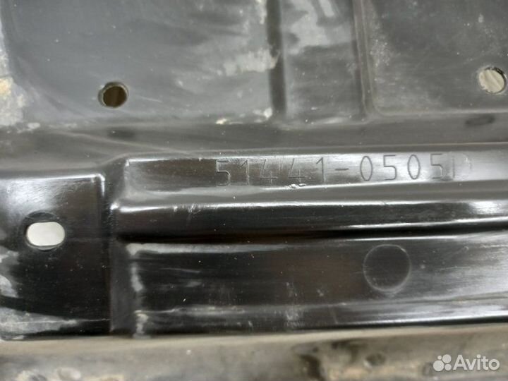 Защита двигателя передняя правая Toyota Avensis