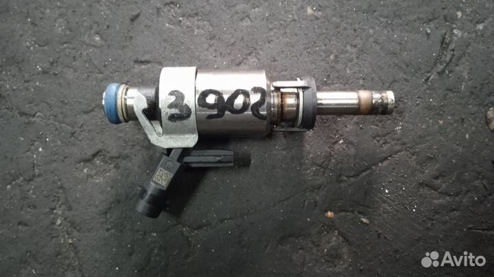 Форсунка топливная Ауди Audi A4 1,8 CJE 2012 года