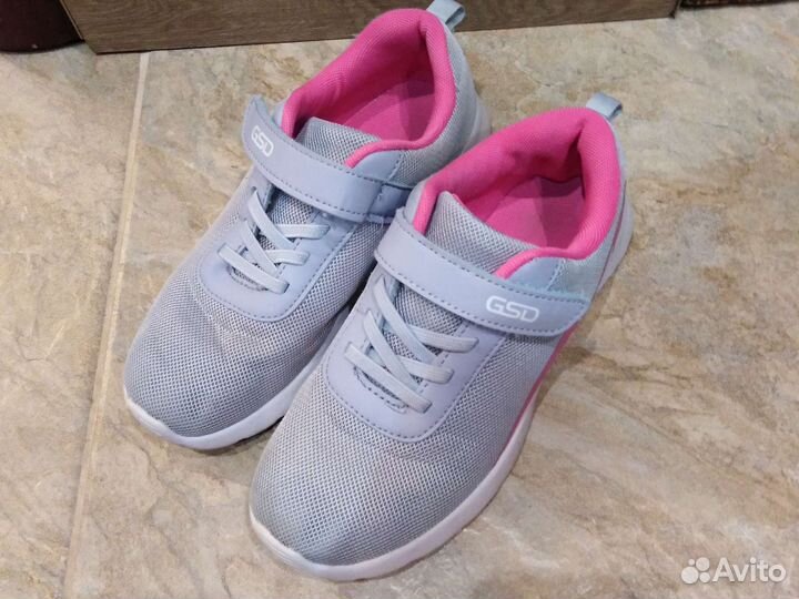 Кроссовки для девочки