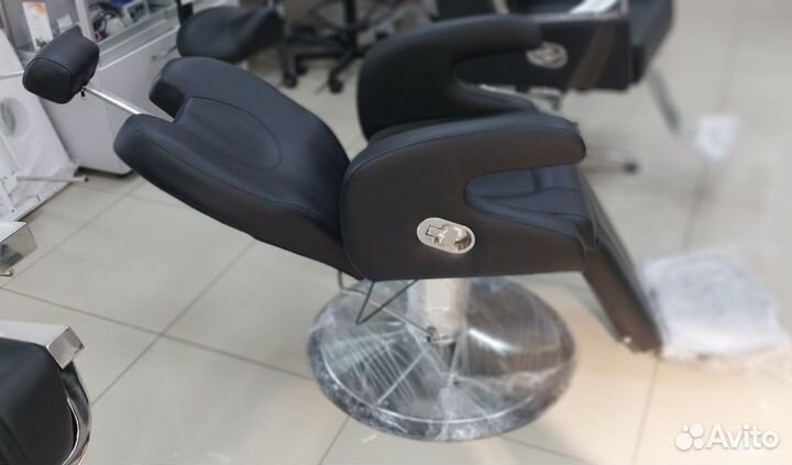 Кресло барбера Арчи черное