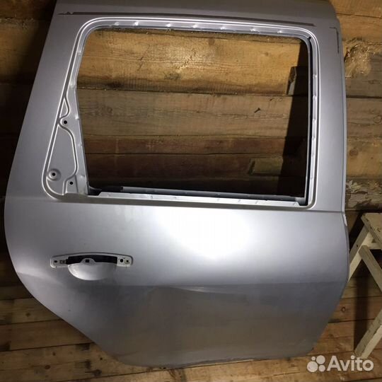 Задняя правая дверь Рено Дастер