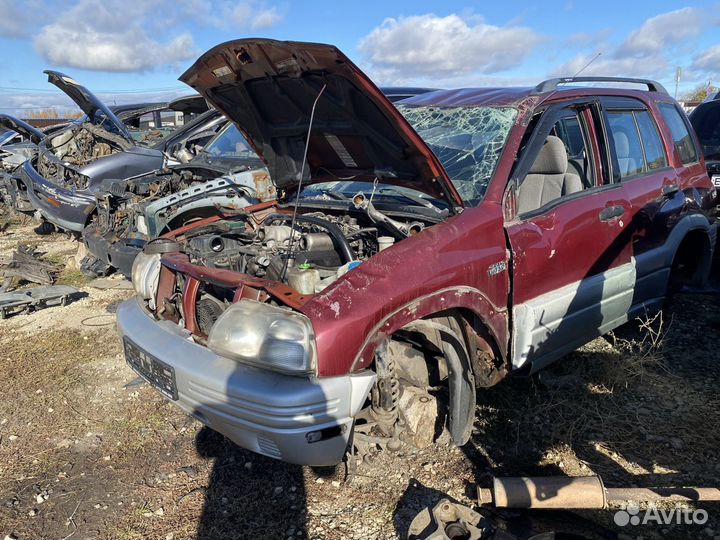 В разборе Сузуки Гранд Витара