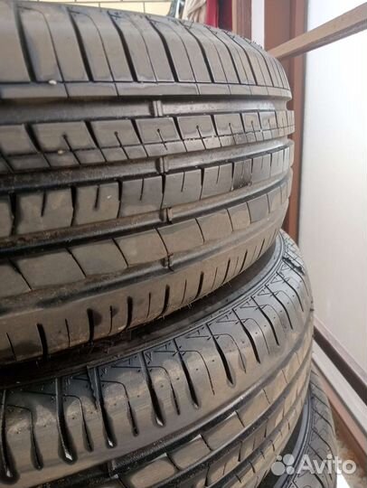 Royal Black Royal Mile 215/65 R16