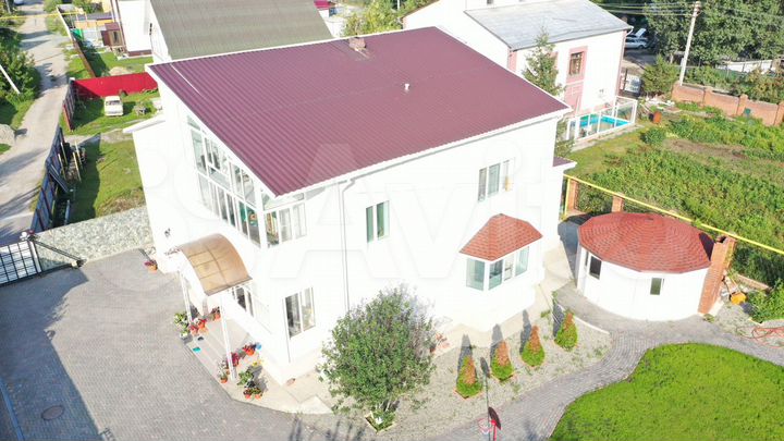 Коттедж 440 м² на участке 18 сот.