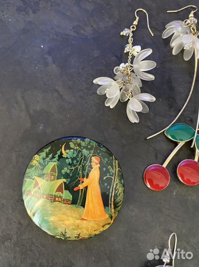 Серьги. Брошь