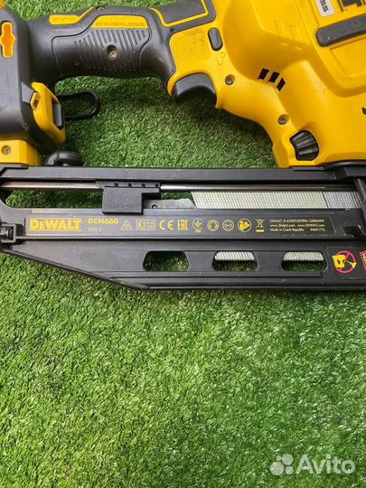 Нейлер Dewalt DCN660NT (Т22200)