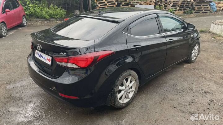 Кронштейн усилителя заднего бампера левый Hyundai Elantra (MD) 86681-3X700