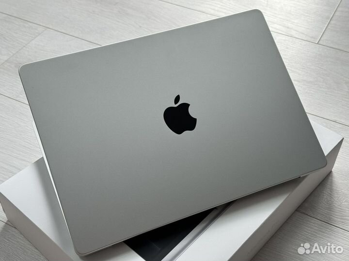 MacBook Pro 14 M3 8/512Gb Silver 12 циклов