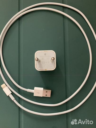 Оригинальная зарядка на iPhone