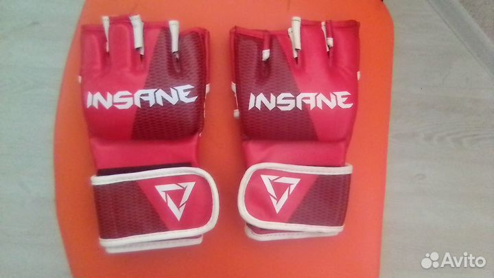 Перчатки для кикбоксинга